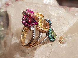Juwelen - RING mit vielen Edelsteinen