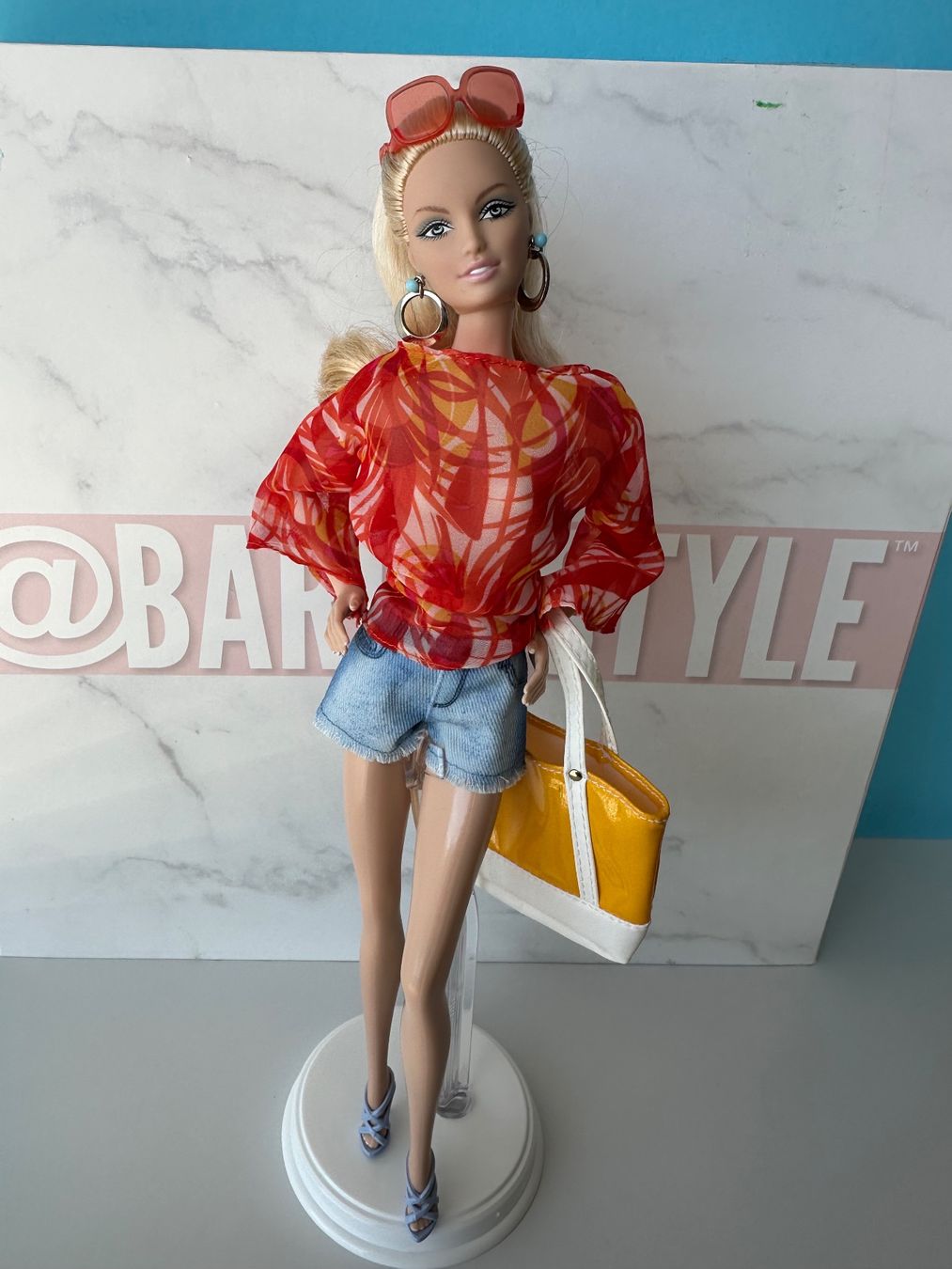 Poupées: Barbie mit Ständer – D'occasion à Meisterschwanden par jordilabandadrei 5