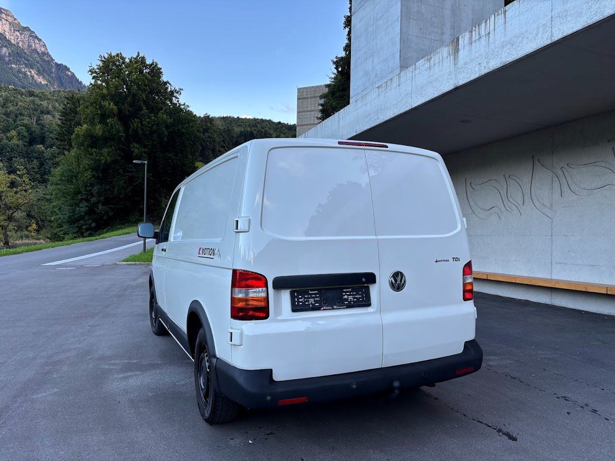 VW Véhicules utilitaires: VW T5 2.5 TDI 4Motion – D'occasion à Brunnen par Outdooro_Schweiz 3