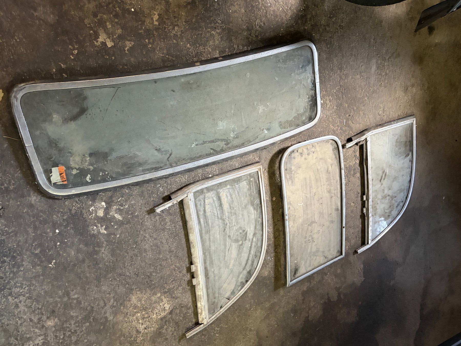 Citroën Tutti pezzi di ricambio auto: Oldtimer Scheiben Satz Saint Christophe +SECURITE – Usato da Hergiswil LU venduto da gmc01