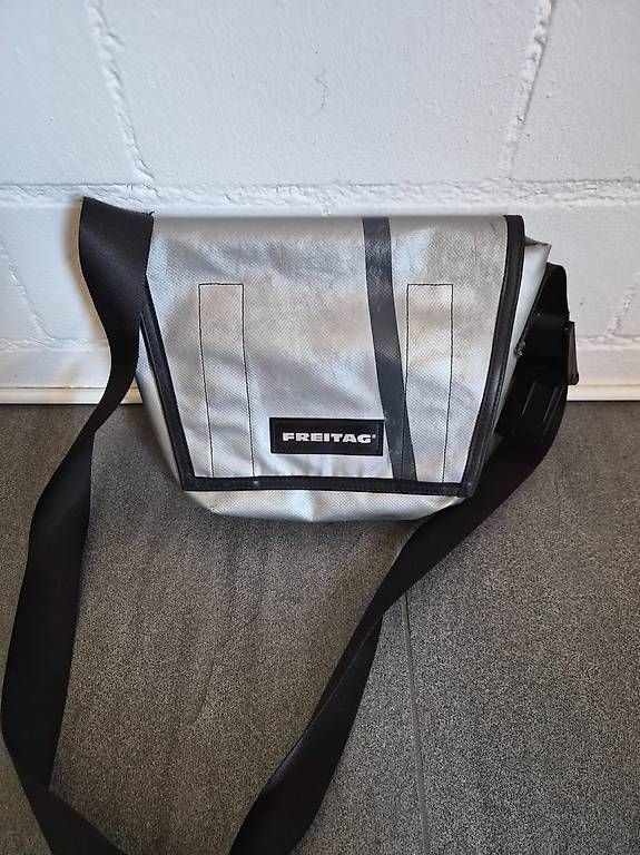 Freitag Borse: Freitag Tasche Dexter grau / silber – Usato da Dietikon venduto da Agiraffe
