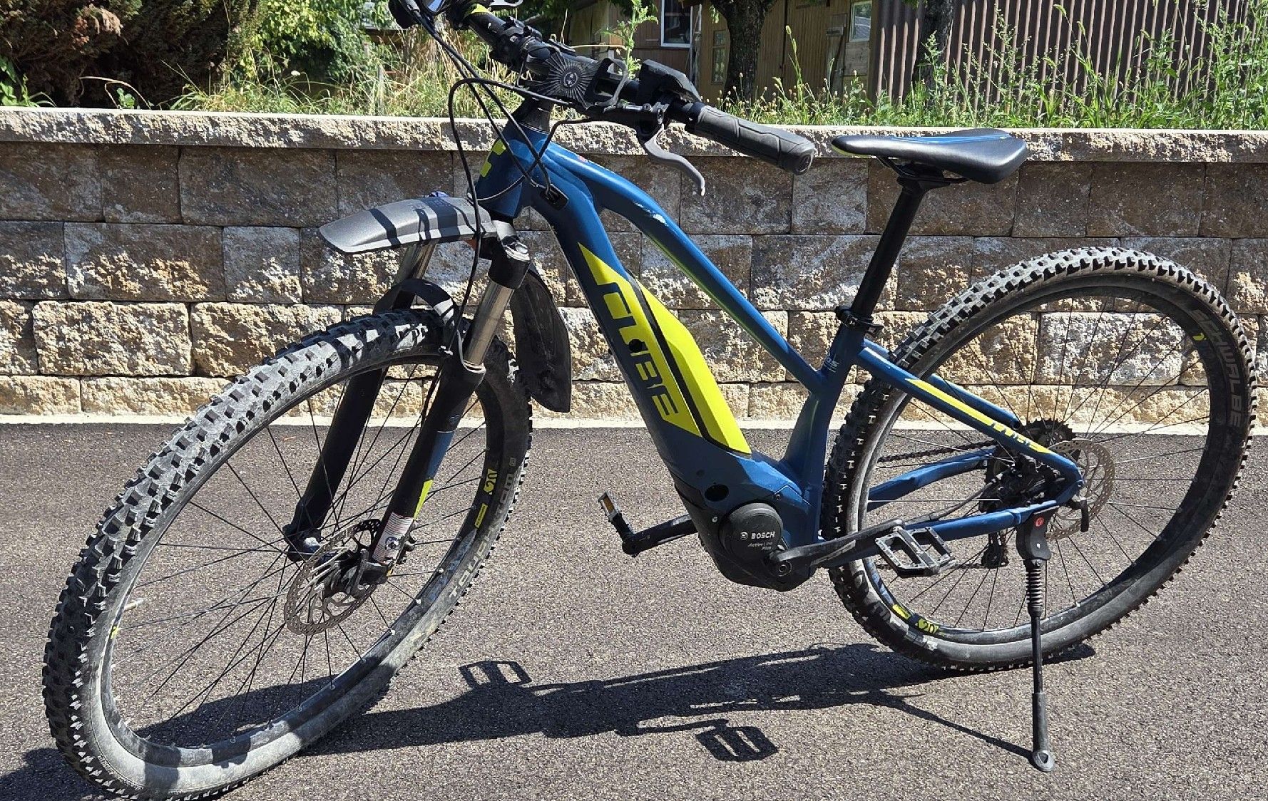 Cube Velos: Cube E-Bike blau gelb Bosch Active Line Plus gebraucht – Gebraucht aus Bargen SH von Inaaaa57