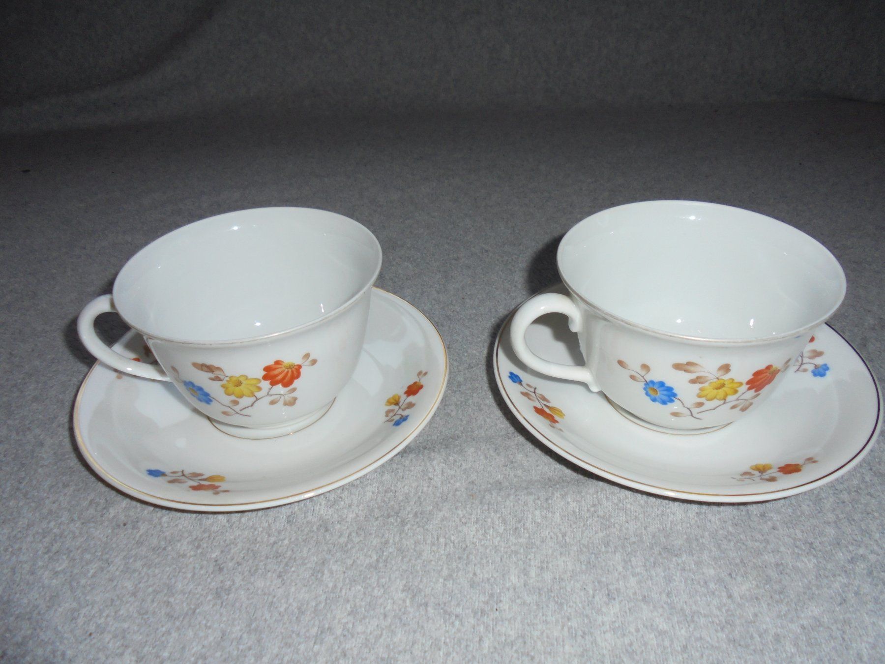 Tazze: 2 Teetassen mit Unterteller Blumenmuster, "Langenthal" – Usato da Rüschegg-Heubach venduto da Ofen111 1