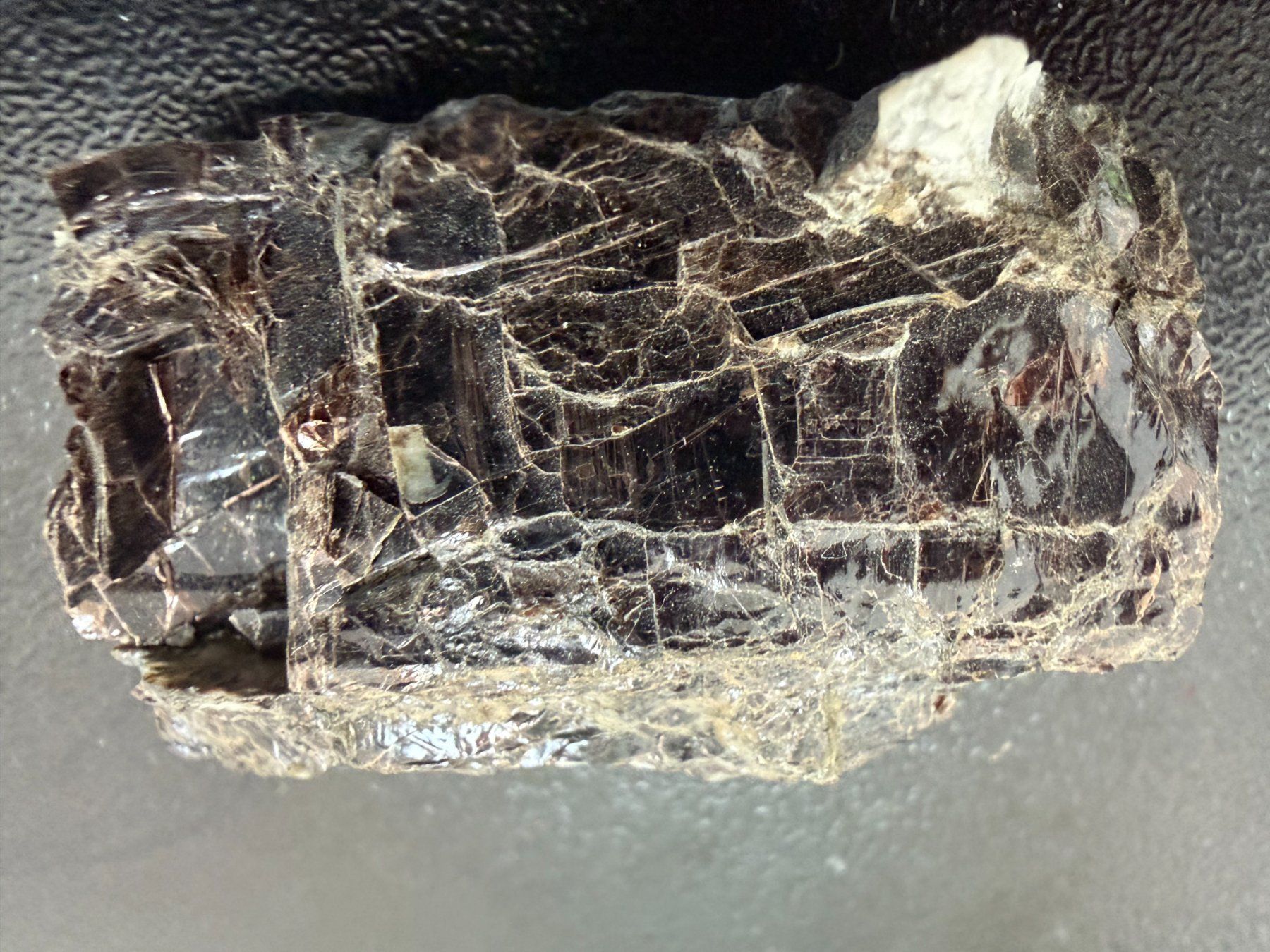 Mineralien & Heilsteine: Vesuvianit, Windhook, Namibia (4a.32) – Neu (gemäss Beschreibung) aus Muri b. Bern von Gemmes