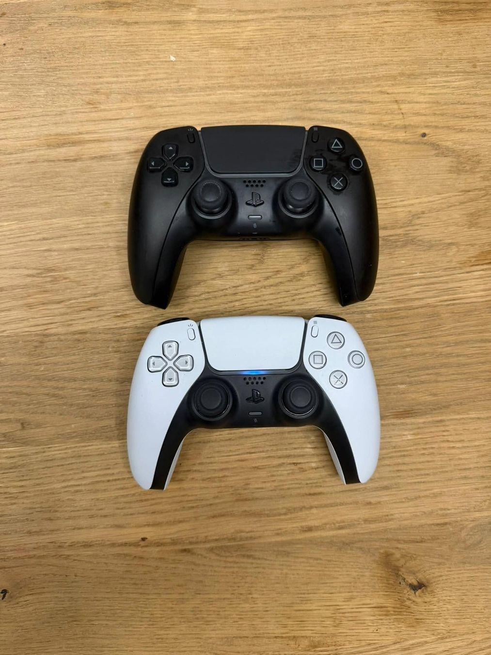 Sony Controller: 2x Sony PS5 DualSense Controller Weiss & Midnight Black – Nuovo (secondo la descrizione) da Niederbipp venduto da flo_hvx8