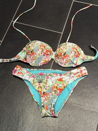 Sommerlicher Damen Bikini mit Blumenmuster, Grösse 38