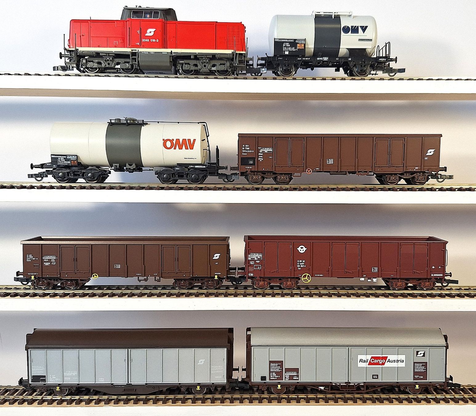 Roco Modellini di ferrovie: ÖBB 2048 mit Güterzug – Usato da Bern venduto da BahnliebhaberRe420 1