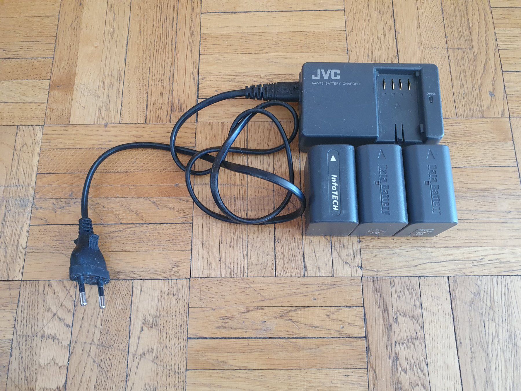 JVC Videocamere: Caméra vidéo JVC GY-HM100E – Usato da Petit-Lancy venduto da at_6rdt 7