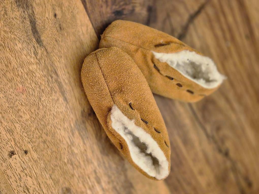 Scarpe per ragazzi: Lammfell Kinderhausschuhe, Leder Mokassins – Usato da Bremgarten AG venduto da Noii 3
