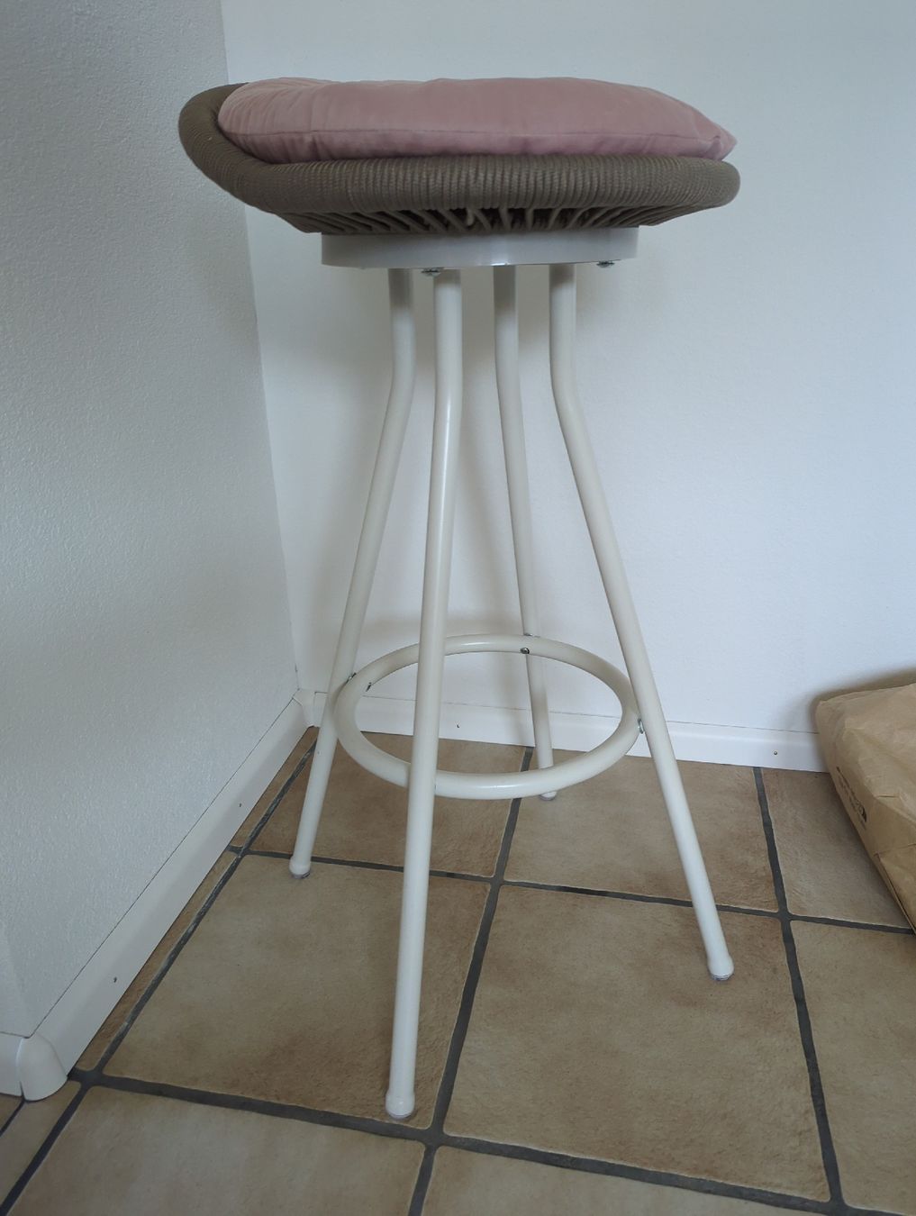 Ikea Sgabelli: Barhocker - IKEA SEGERÖN - rosa Samtkissen // Vintage Chic – Usato da Birsfelden venduto da DealWithStil 1
