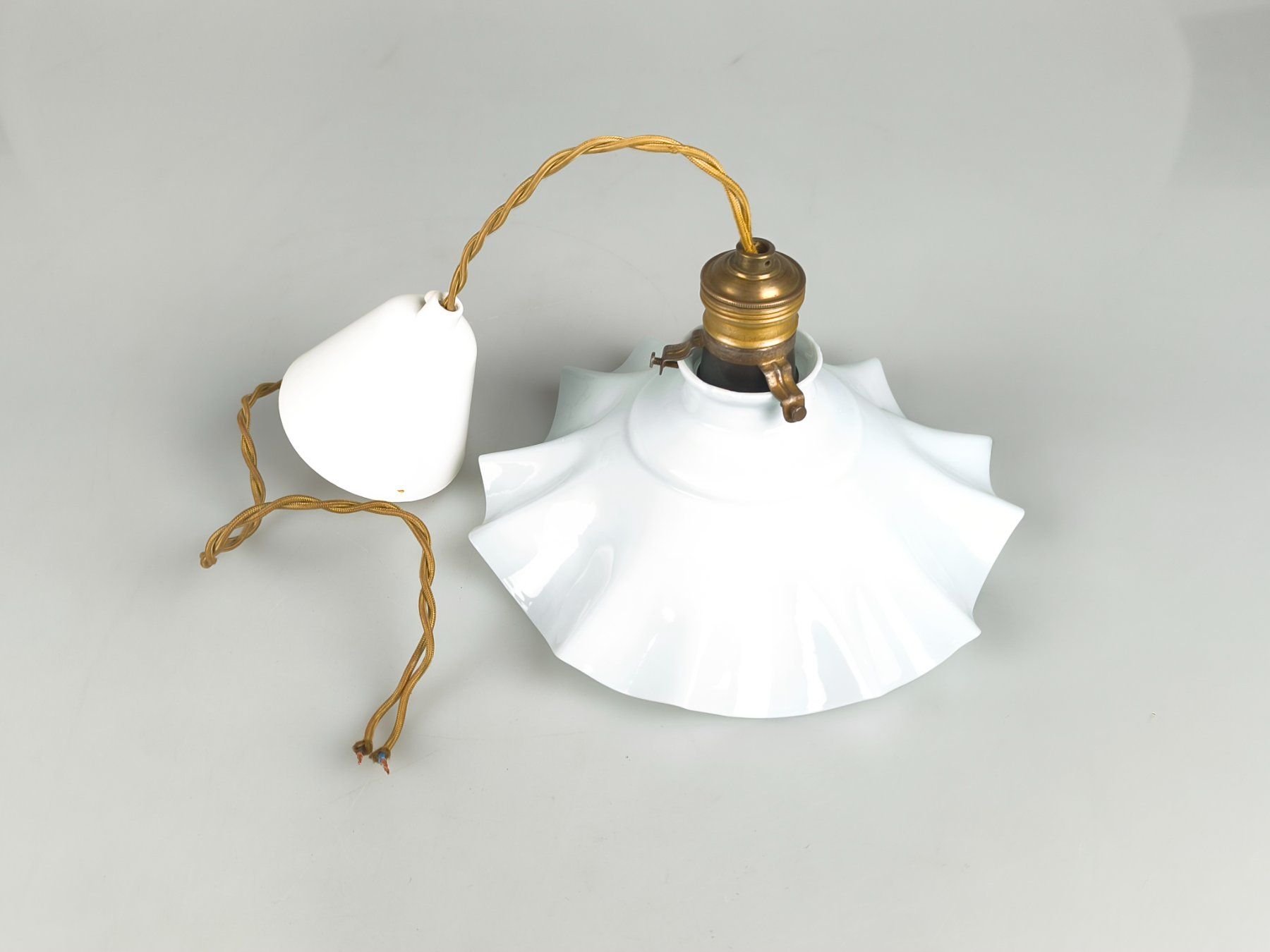 Lampadari & plafoniere: Antike Jugendstil Deckenlampe Opalglas Wellenrand E27 – Usato da Rüti ZH venduto da Restwert_Rueti_ZH
