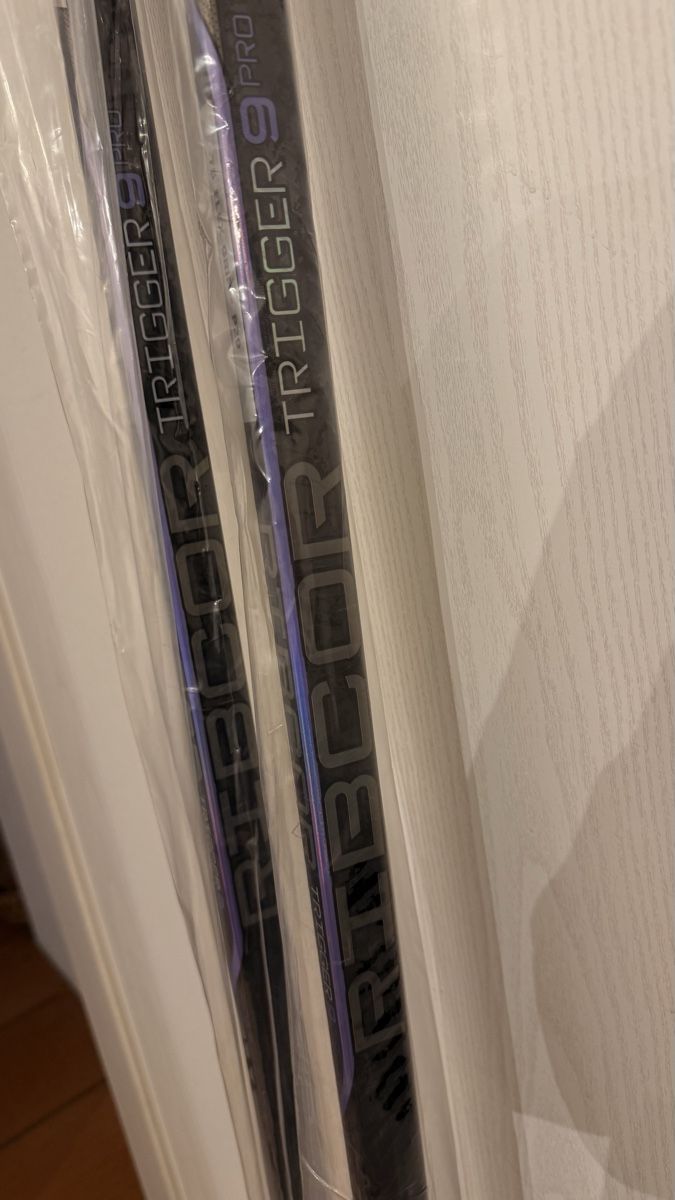 Ccm Bastoni & Pale: 2x Eishockeystock CCM Ribcor Trigger 9 Pro 75 Flex neu – Nuovo e nell'imballaggio originale da Immensee venduto da lea_8f72 3