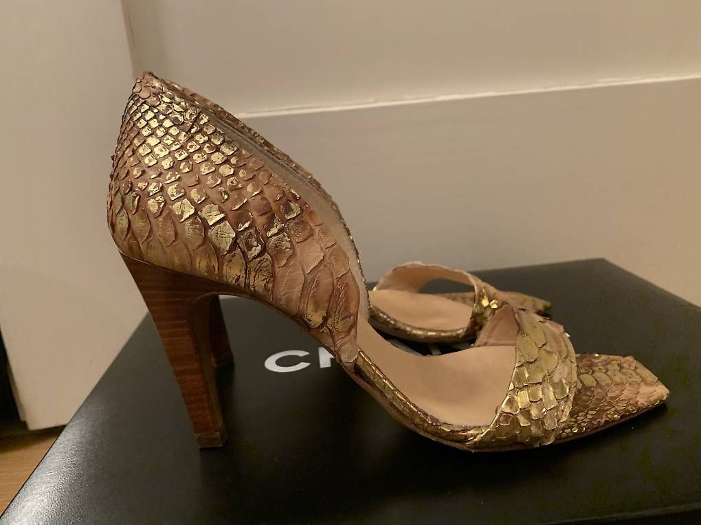 Damenschuhe: Goldige Schuhe – Gebraucht aus stgallen von vino62