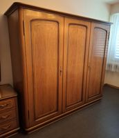 Vintage Kleiderschrank Massivholz