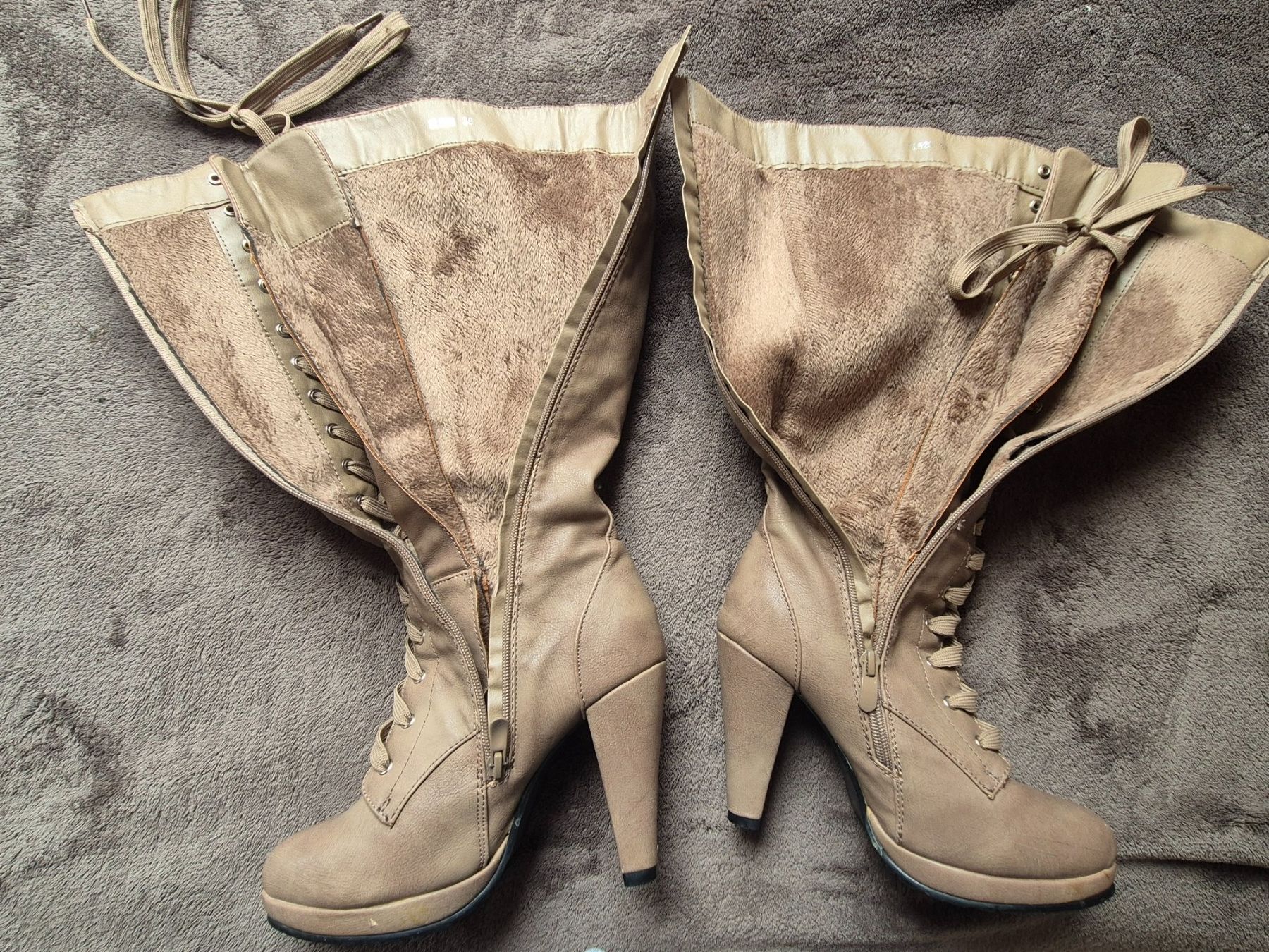 Scarpe da donna: Bottes hautes à lacets, couleur taupe – Usato da Alle venduto da Fanny8952 3