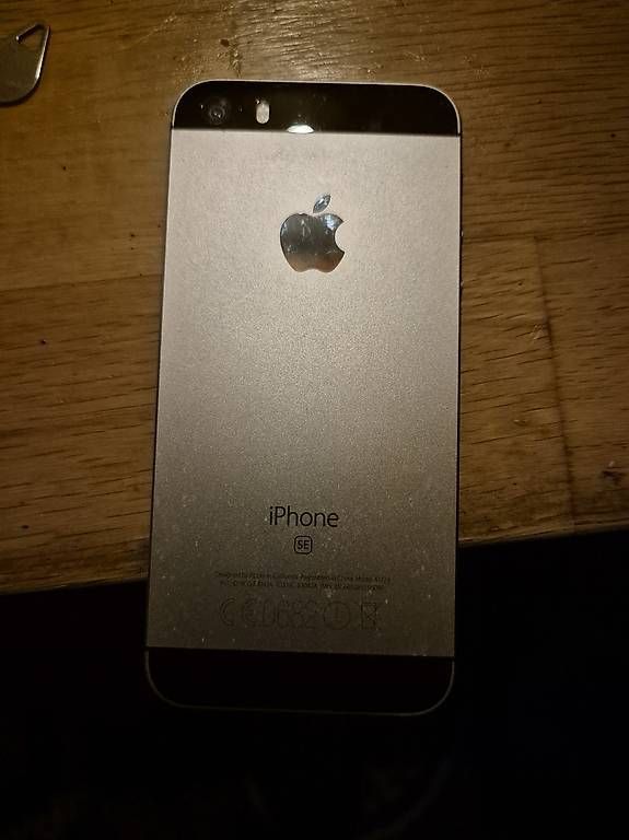 Portables: Iphone se 64 giga  – D'occasion à Arnex-sur-Orbe par ghi_rq89