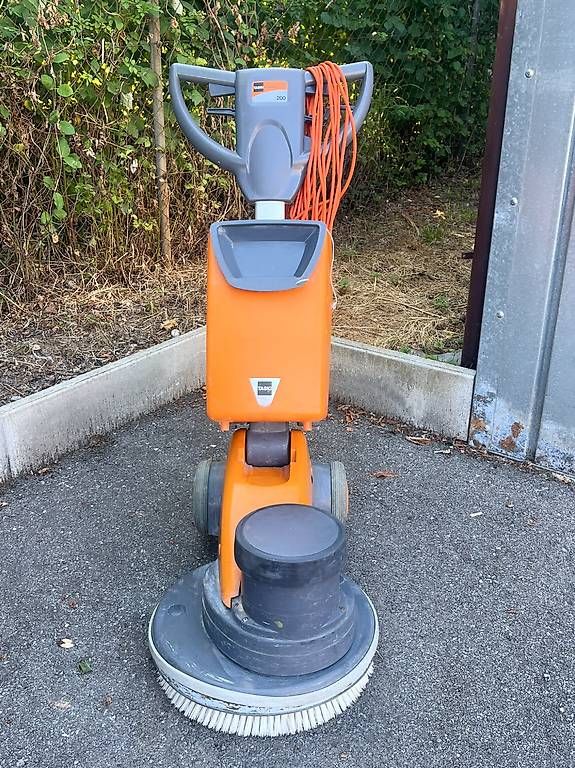 Toutes les machines: Taski ergodisc 200 ( wetrok cleanfix nilfisk numatic ) – D'occasion à Birr par Numer-01 1