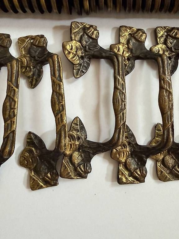 Ferramenta: ferramenta decorativa per mobili e porte – Usato da Cugnasco venduto da pas_6krv 2