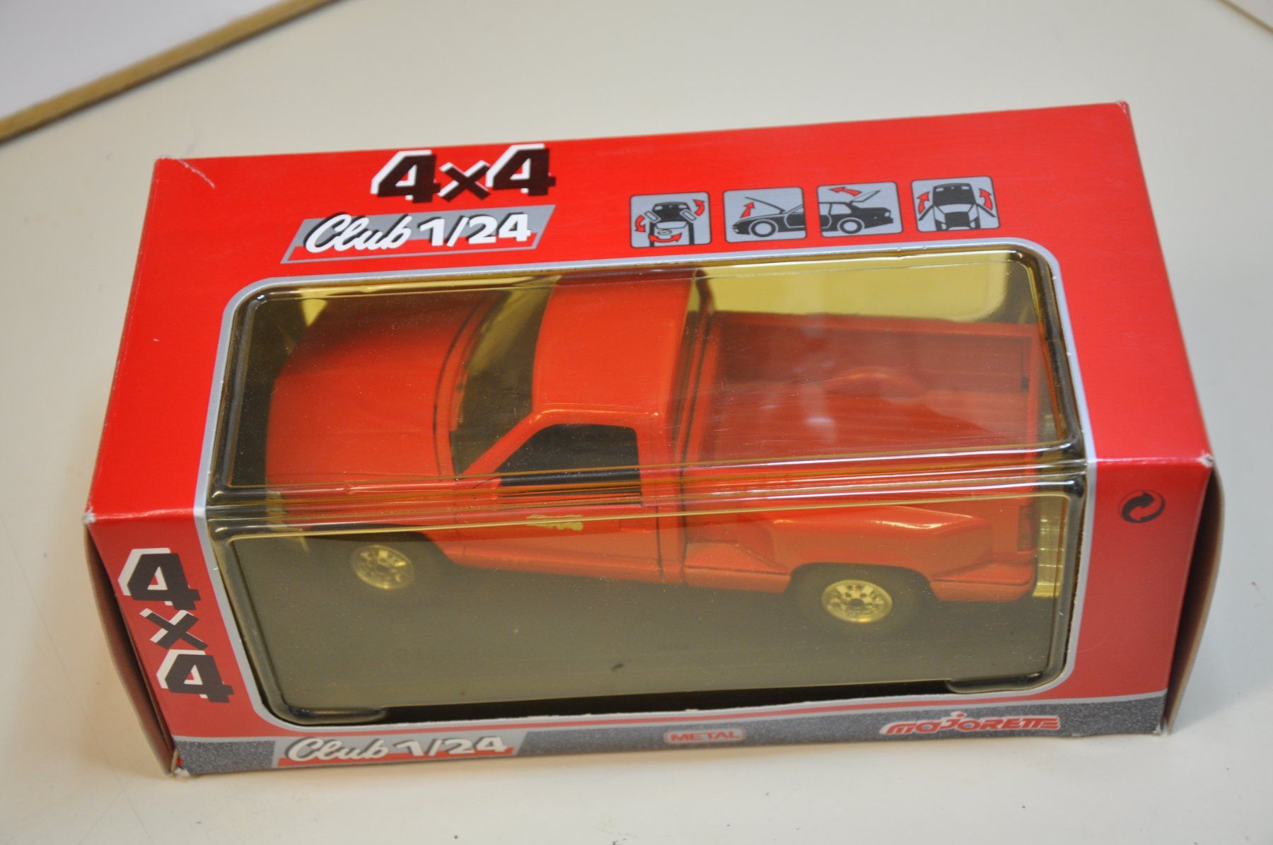Majorette Modellini d'auto: Chevrolet Silverado – Nuovo e nell'imballaggio originale da Ebnat-Kappel venduto da Aallerlei