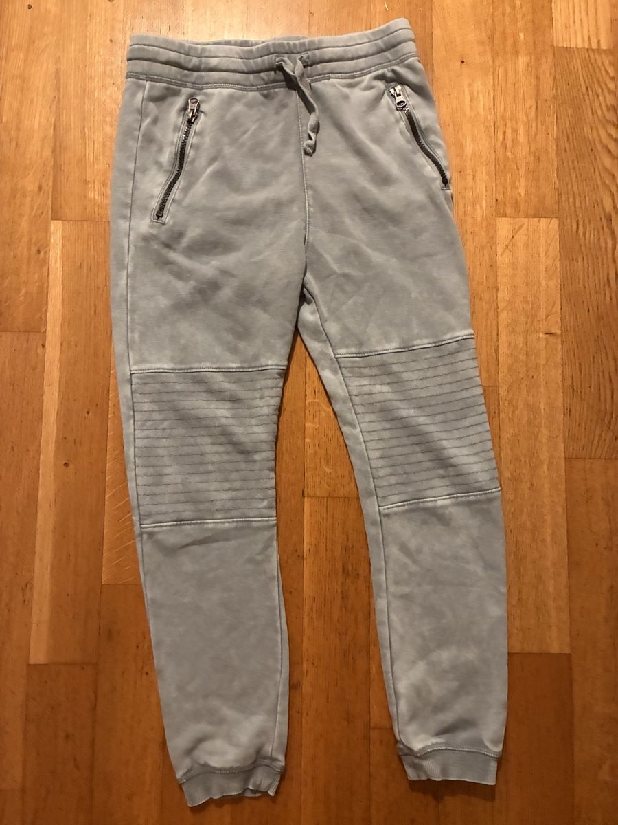 H&M Hosen: Tolle Trainerhose Gr. 140, H&M – Gebraucht aus richterswil von lunamarie001