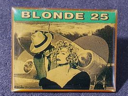 CC953 - Pin Musik BLONDE 25