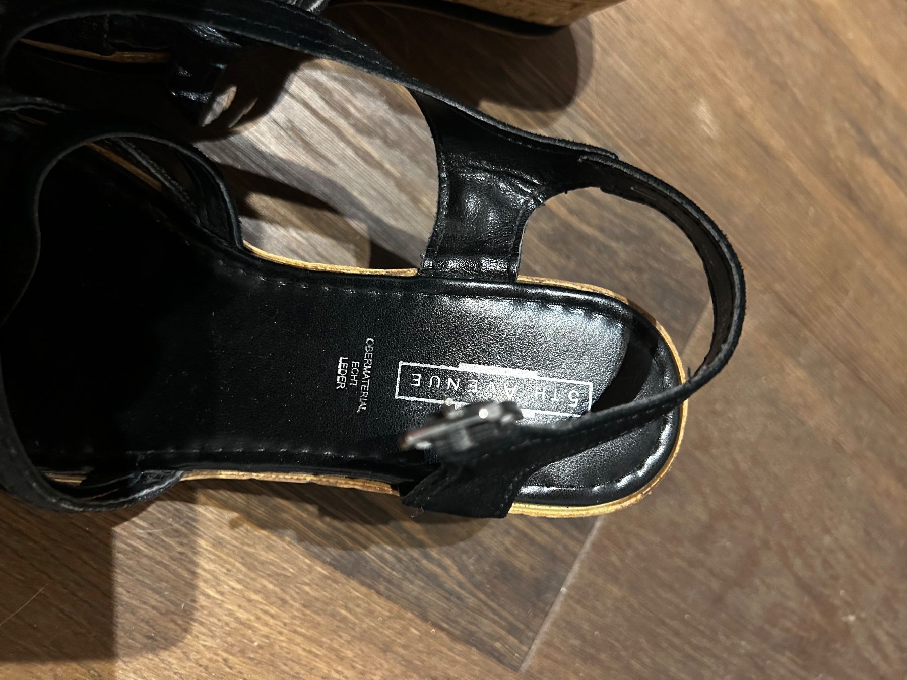 Scarpe da donna: Sandalen mit Keilabsatz gr 35 – Usato da Scherz venduto da Mandarine8 3