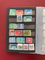 Briefmarkenalbum mit ca. 60 Schweizer Briefmarken