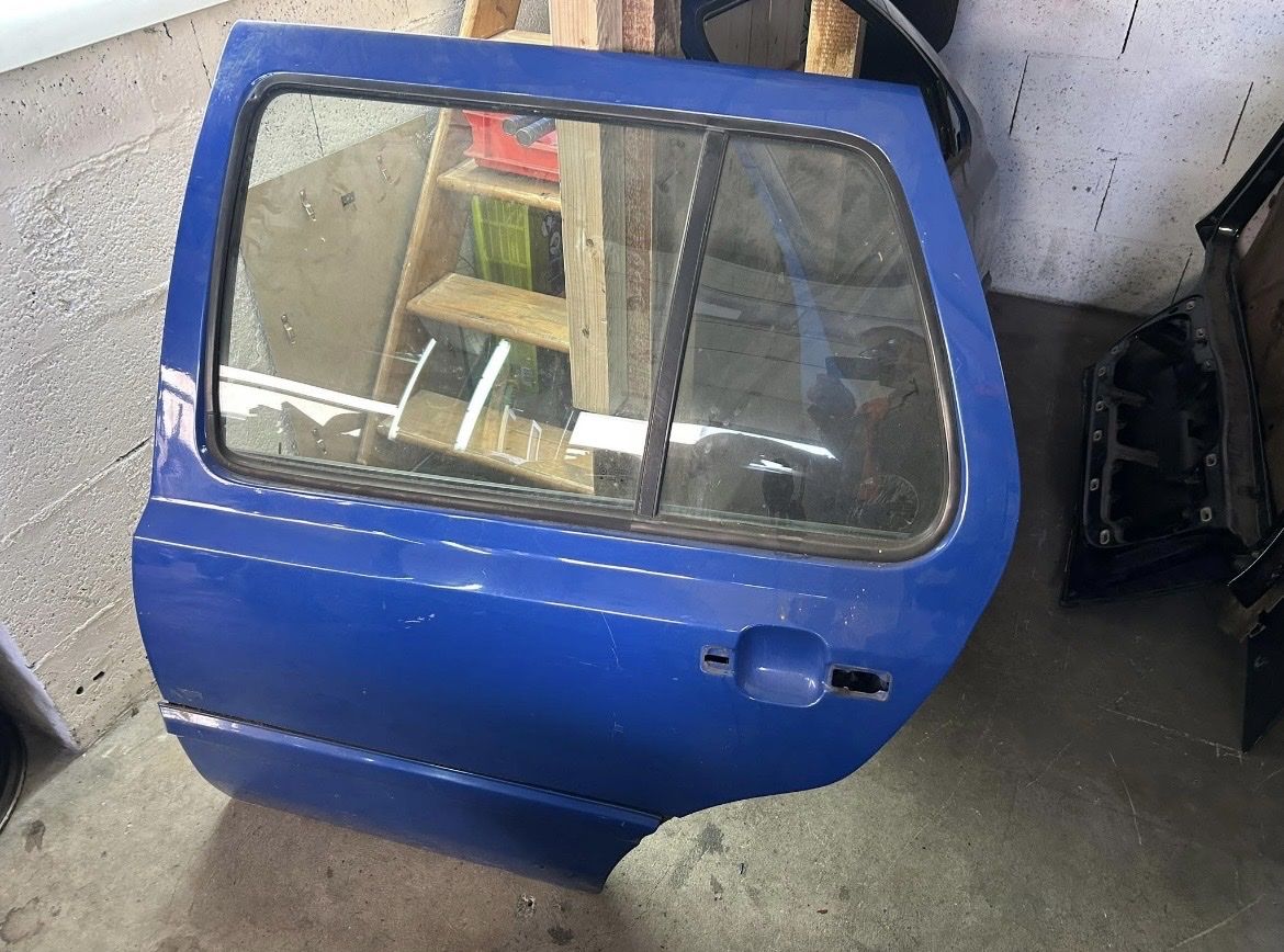 Volkswagen Alle Autoersatzteile: Portière golf 3 coulor concept – Gebraucht aus Muraz (Collombey) von Wolfdog1978