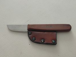 Messer mit Holzgriff und Lederscheide gebrauchter Zustand