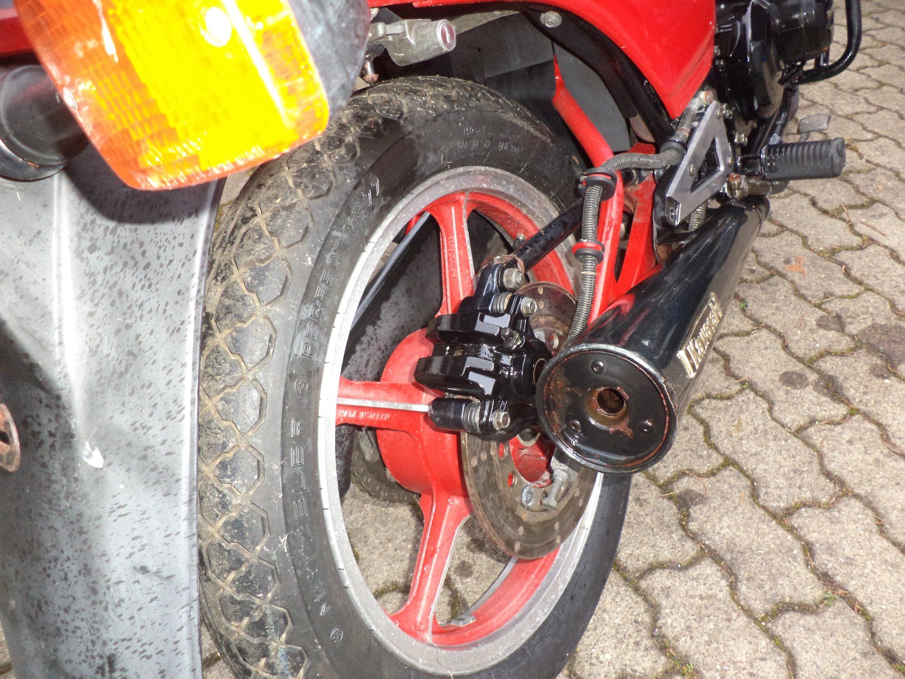 Kawasaki Strasse: Kawasaki GPZ 550H 1982 – Defekt aus Oetwil am See von Avenger07 8