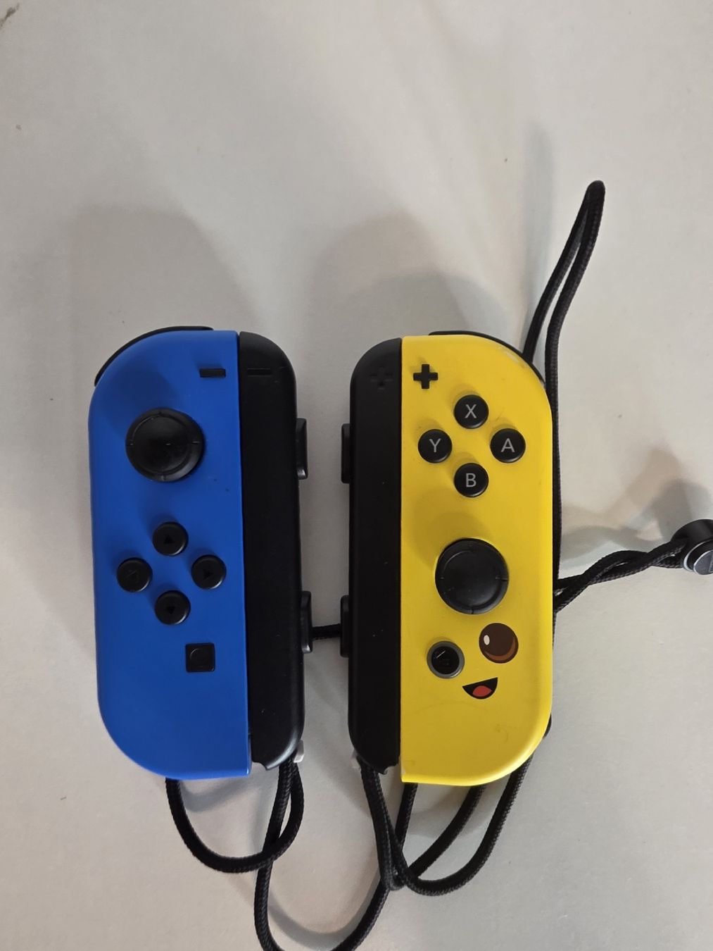 Controller: Nintendo Switch Joy-Con Blau & Gelb mit Handschlaufen – Usato da Ehrendingen venduto da lax21 1
