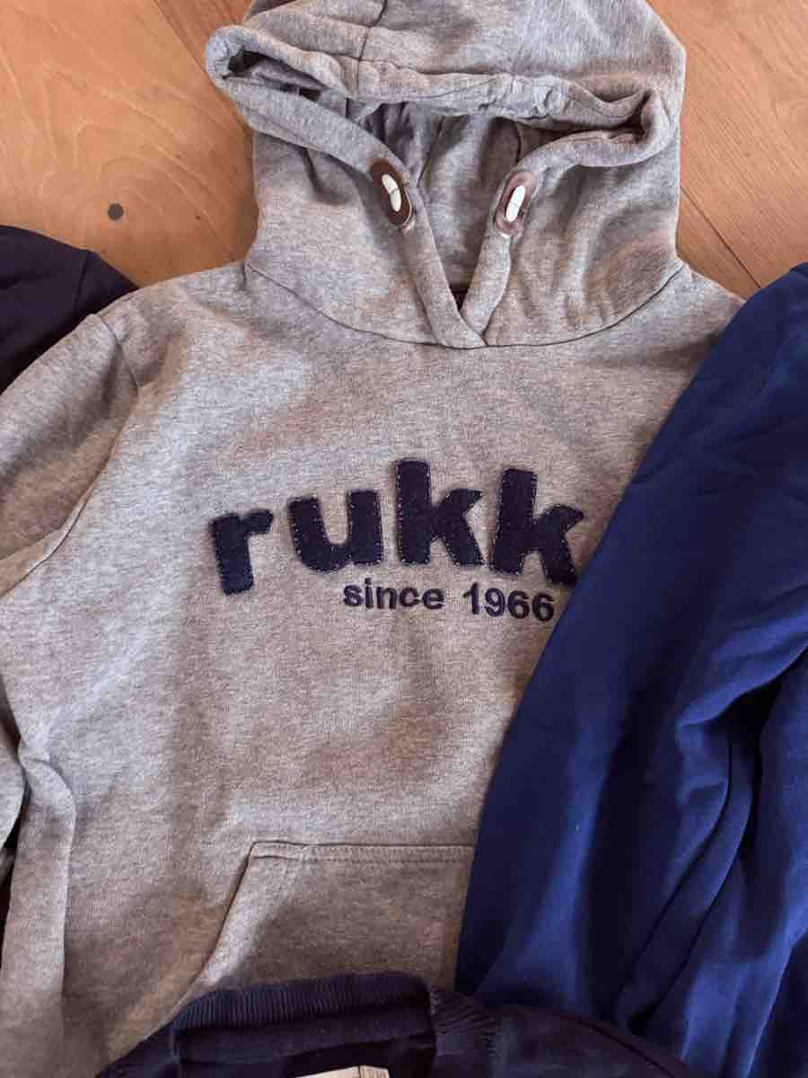 Lotti & Set di vestiti: Kleiderpaket Jungen Grösse 152 Pullover – Usato da Rupperswil venduto da Srfrick 2