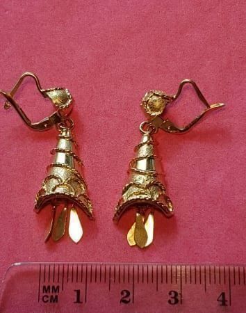 Orecchini pendenti & Orecchini a lobo: Moderne Glockenohrhänger, 18 Karat Gold – Nuovo (secondo la descrizione) da Unterägeri venduto da Altgoldschmuck