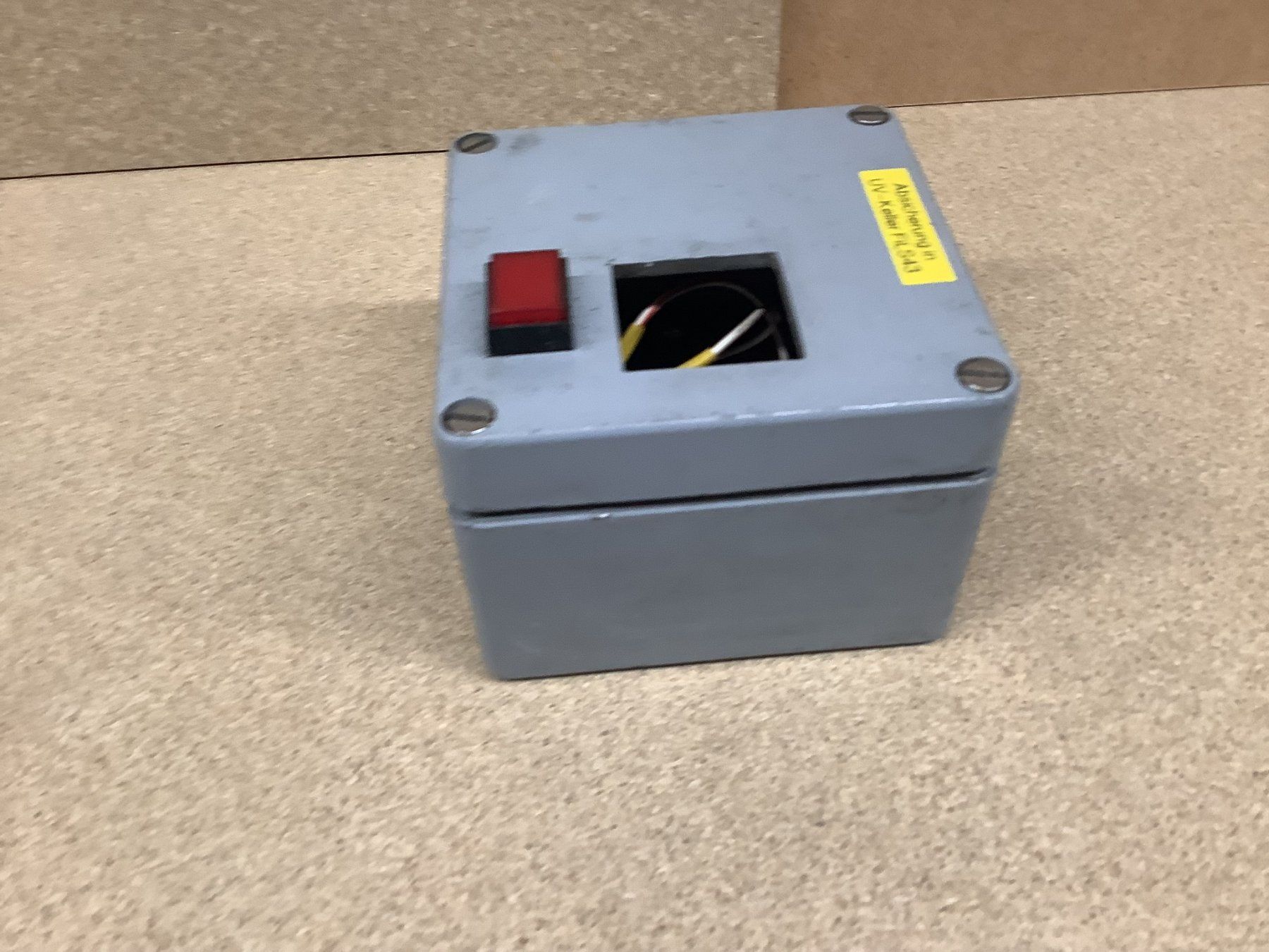 Elektronikbauteile: Metal Dose – Gebraucht aus Glarus von Mdelphi 1