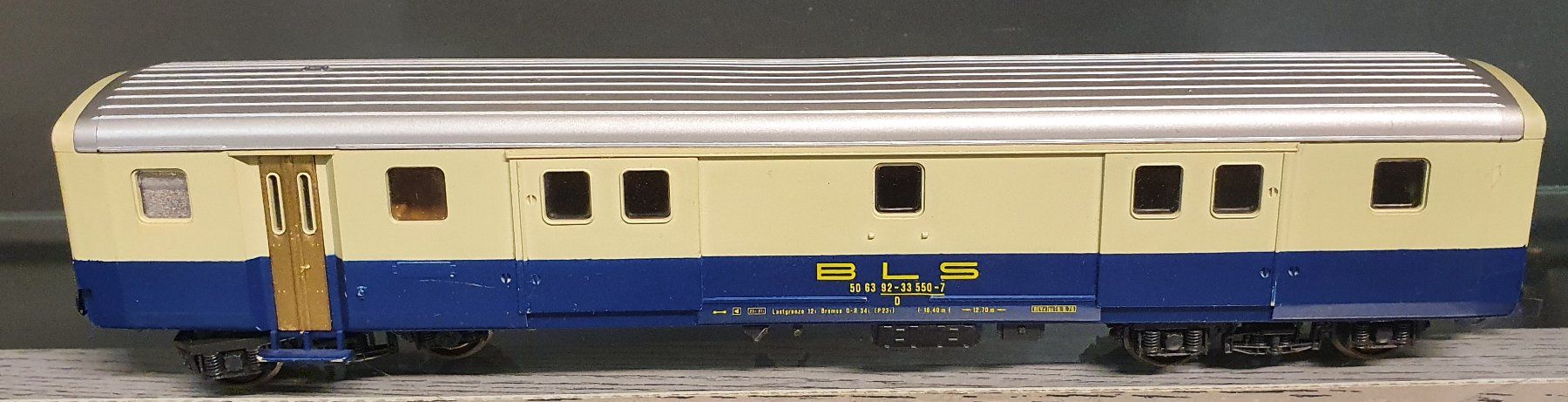 Roco Modelleisenbahnen: ROCO:DC: BLS GEPÄCKWAGEN BLAU/CRÈME – Gebraucht aus Biglen von taunus82