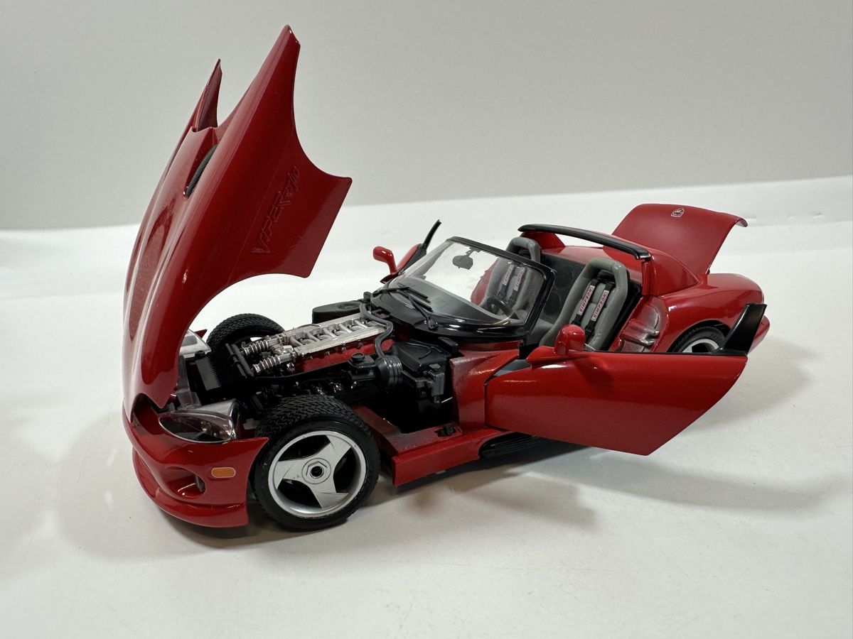Bburago Modellautos: Dodge Viper RT/10 1:18, rot, BBURAGO – Neu (gemäss Beschreibung) aus Zofingen von rf9_x2xt 8