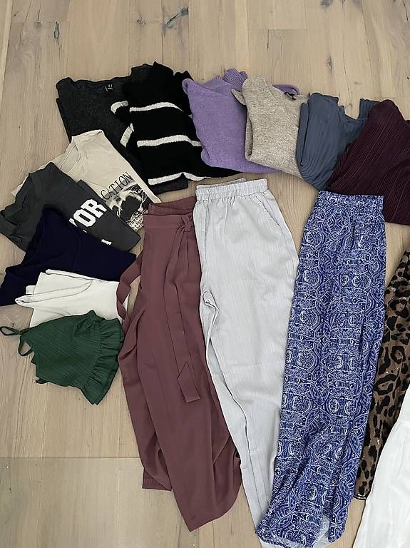 Lotti di vestiti: Neu! 16 teiliges Kleiderpaket – Nuovo (secondo la descrizione) da Bürglen TG venduto da sab_f6nd 1