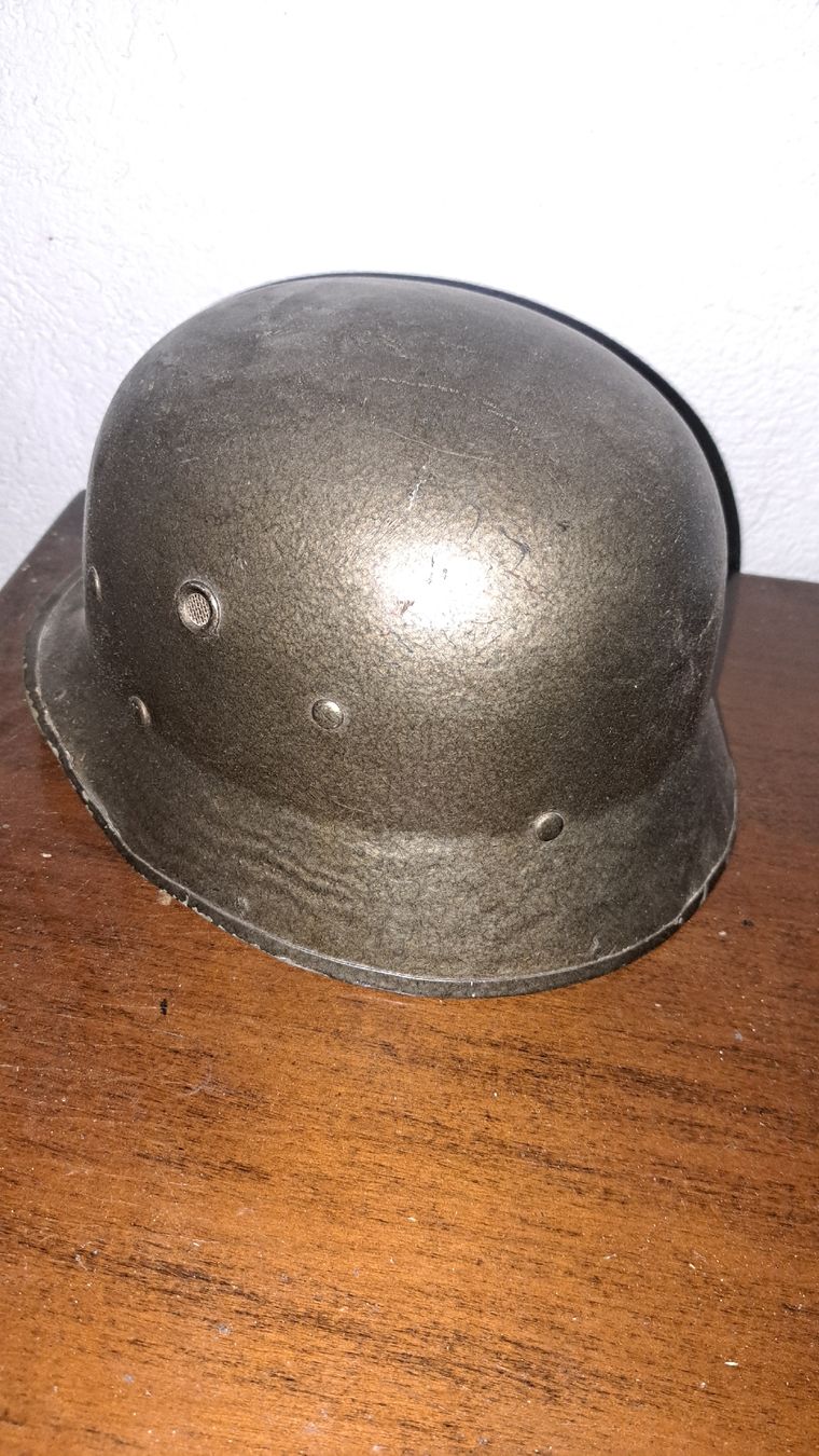 Pompieri: 2 Helme Feueewehr 1 Uniform Mütze – Usato da Kölliken venduto da Upcycling-by-Mc-TAM 3