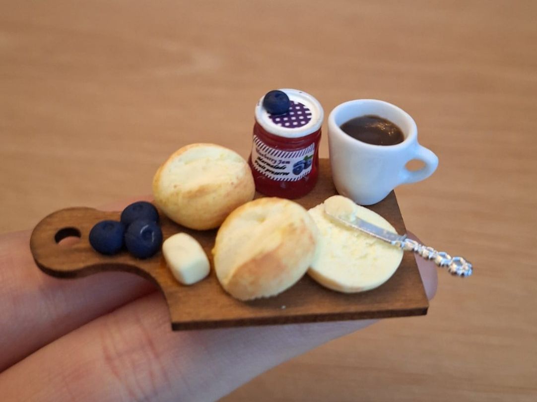 Case e mobili per bambole: Handmade Frühstücksbrett – Nuovo (secondo la descrizione) da Zürich venduto da HandmadeTinyFood 2