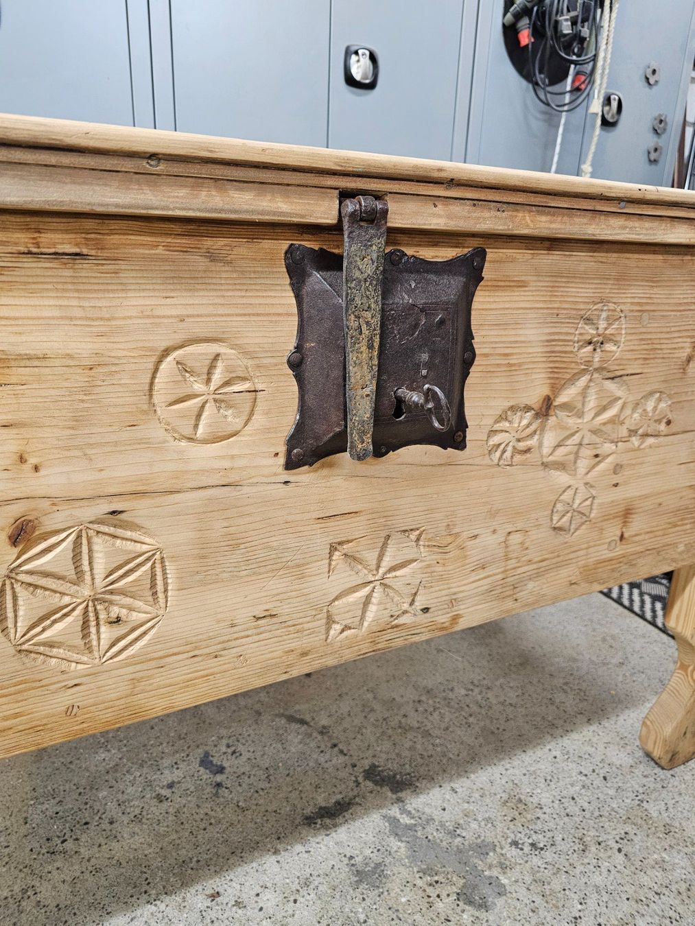 Cassapanche: Büdner Stollentruhe – Usato da Wangen bei Olten venduto da Brocki-Wangen 1