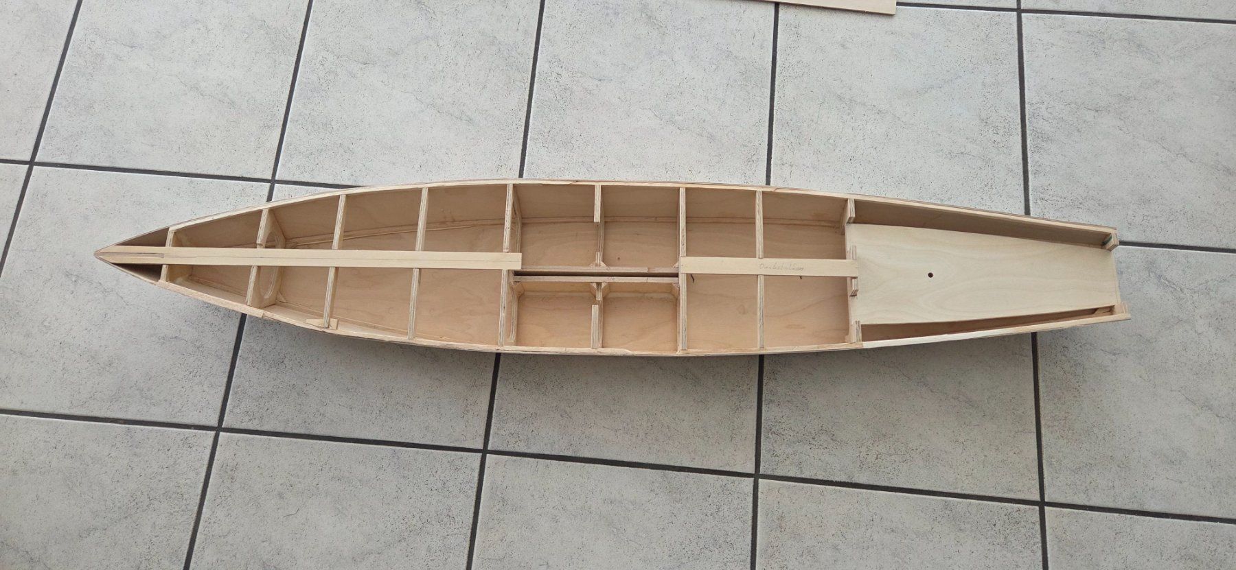 Modellismo RC: RC Segelschiff Tiller Sharpie Rohbau – Nuovo (secondo la descrizione) da Goldau venduto da Nomus
