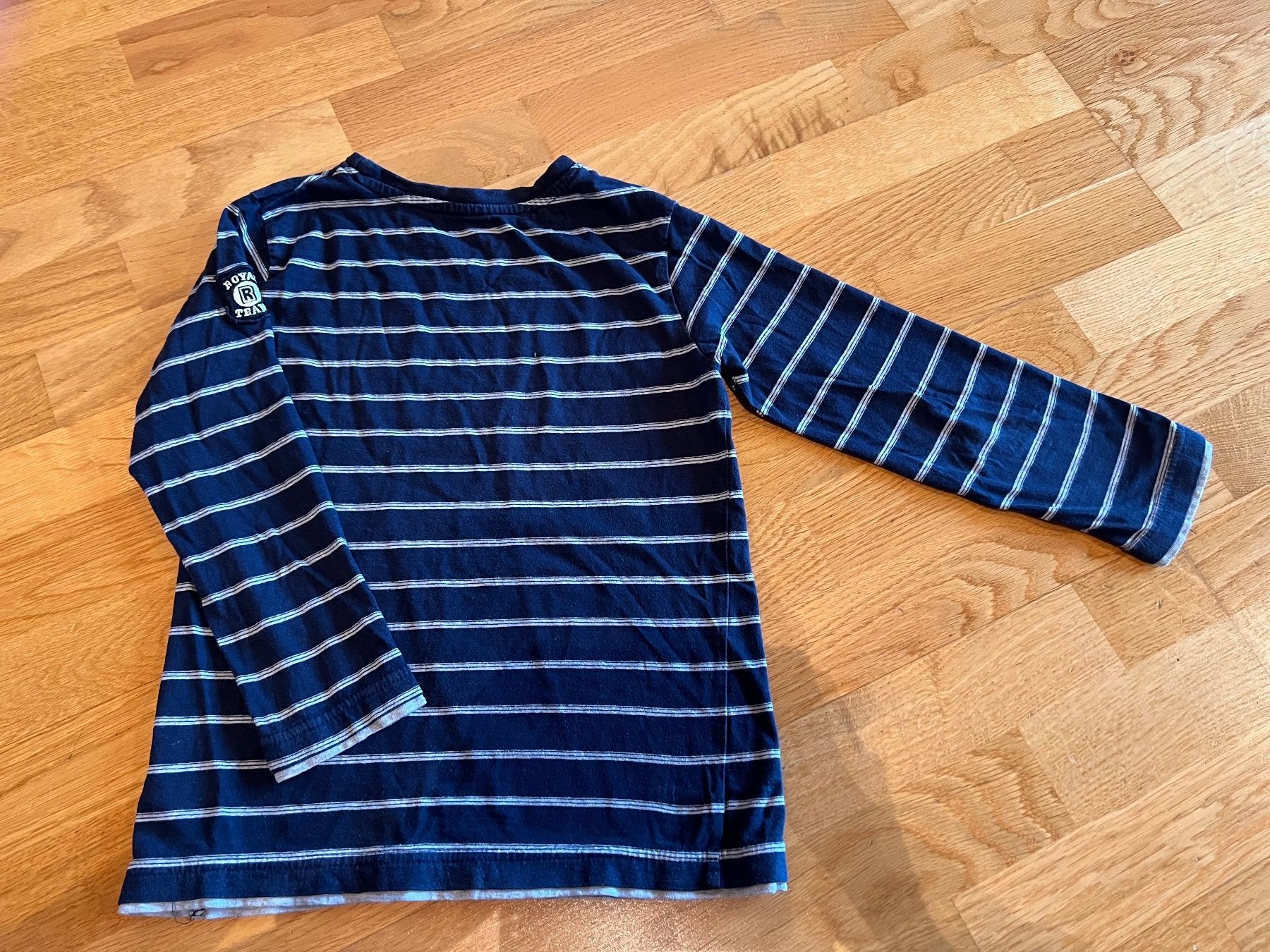 Pulls et sweat-shirts: Sweatshirt Gr. 122 – D'occasion à Wallisellen par Kaktus8304 1