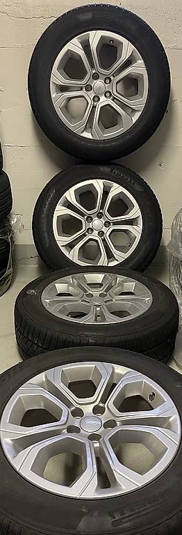Pneumatici & Ruote complete: Land Rover Evoque Original Winterräder Pirelli  – Usato da Wädenswil venduto da Comfort99 1