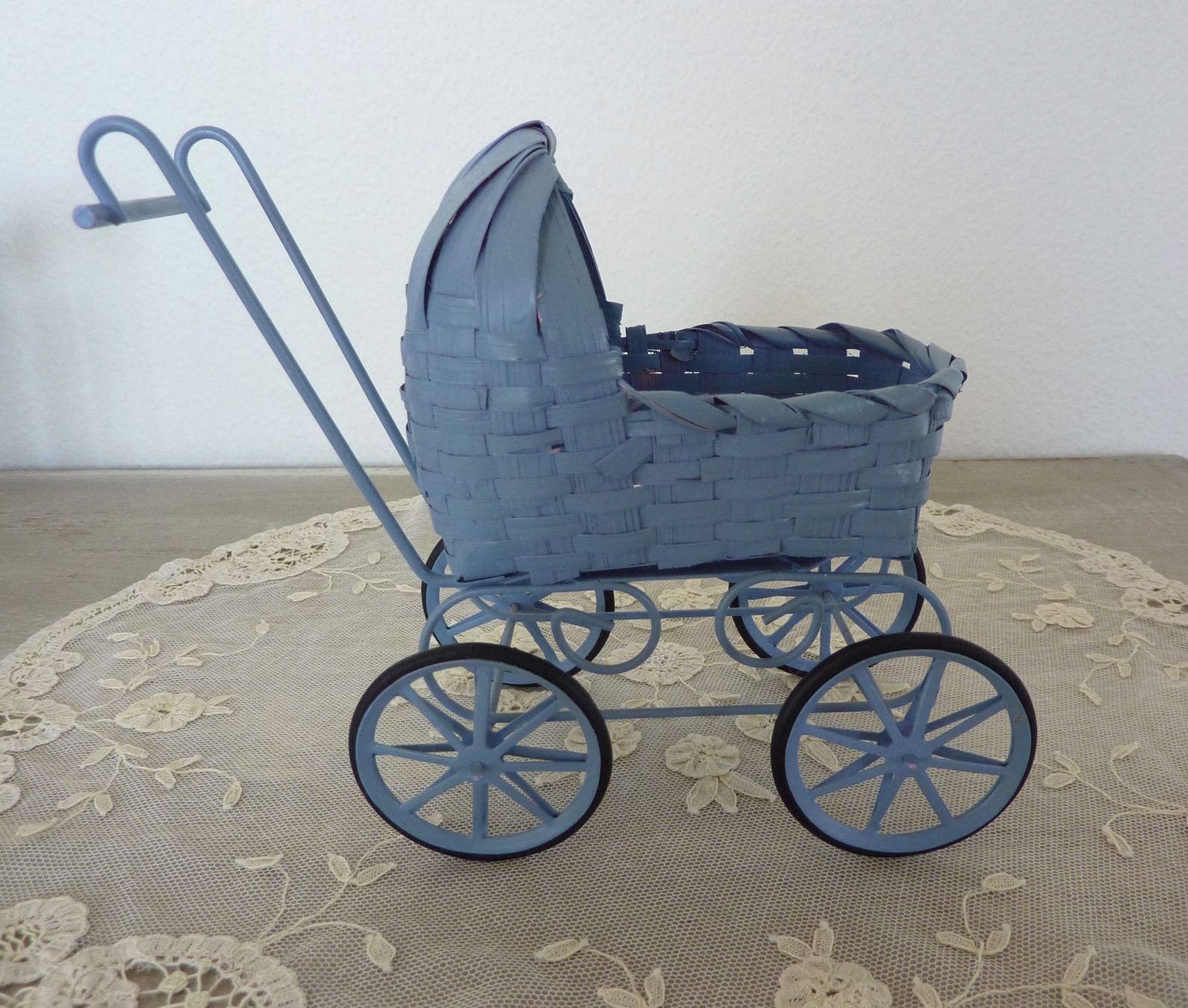 Carrozzine per bambole: Miniatur Puppenwagen – Usato da Allschwil venduto da millefiori3 1