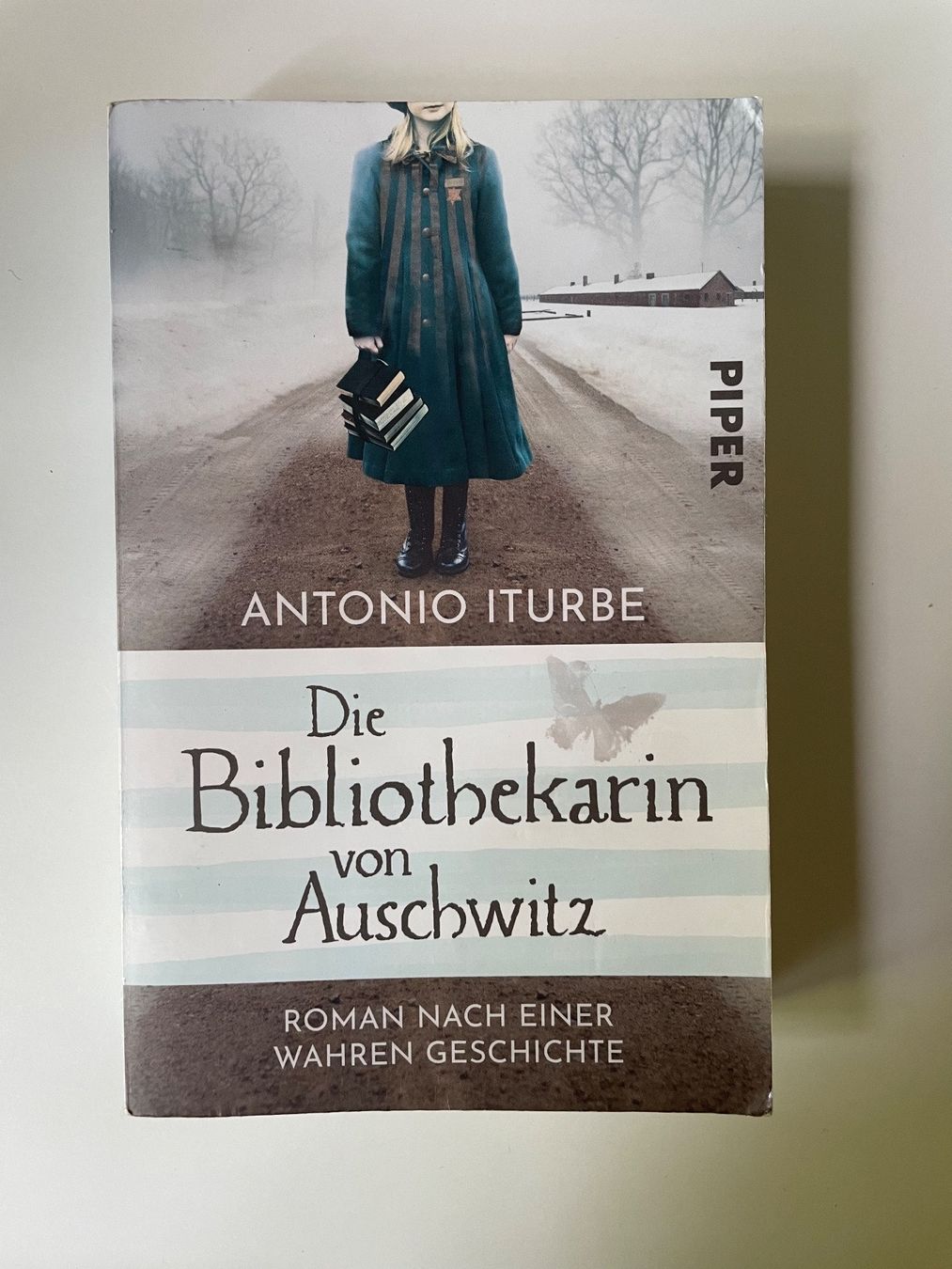 Bücher: Die Bibliothekarin von Auschwitz – Gebraucht aus Zürich von