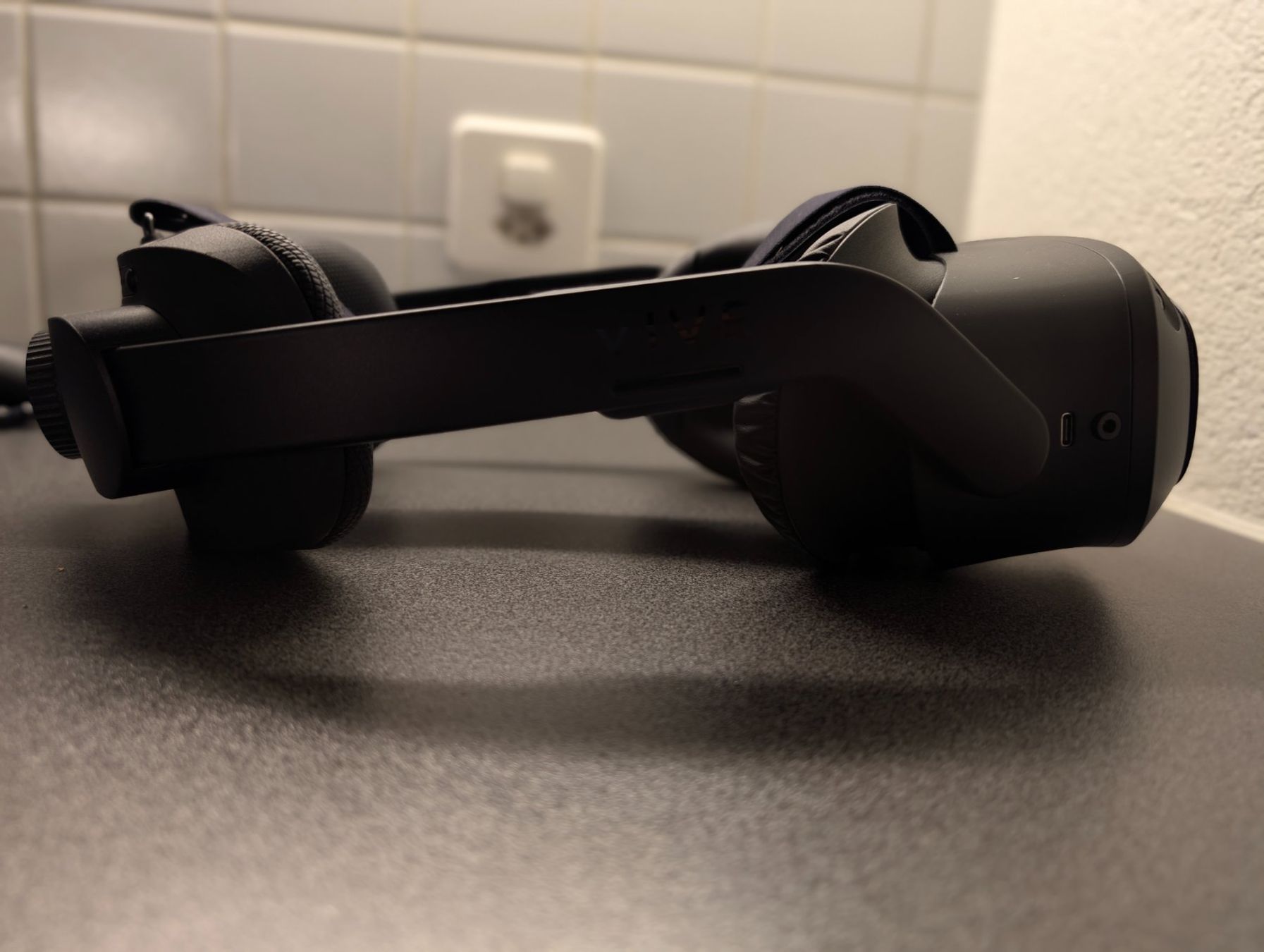 HTC Casque VR: HTC Casque VR VIVE Focus Vision Consumer Edition – D'occasion à Sierre par ste_8phc 6