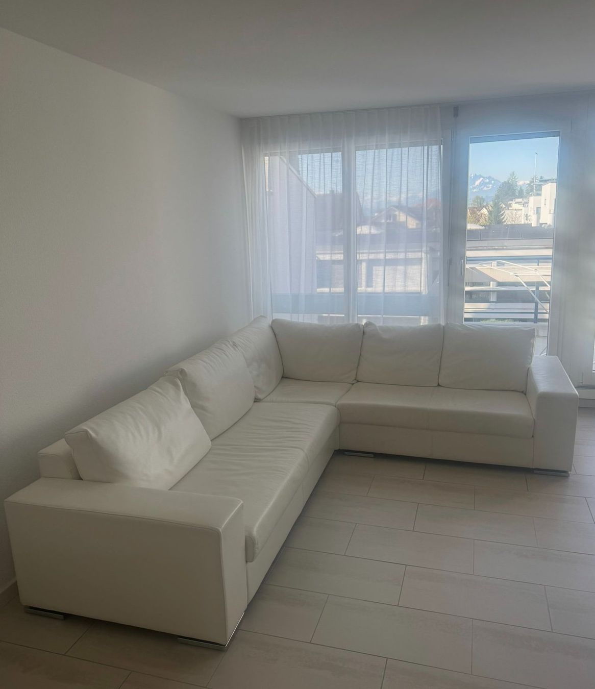 Divani: Weisses, elegantes Ecksofa aus Leder, Top Zustand – Usato da Zug venduto da Dontom7