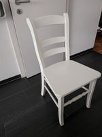 4 Stühle  weiss Holz guter Zustand 40-60 Zeichen