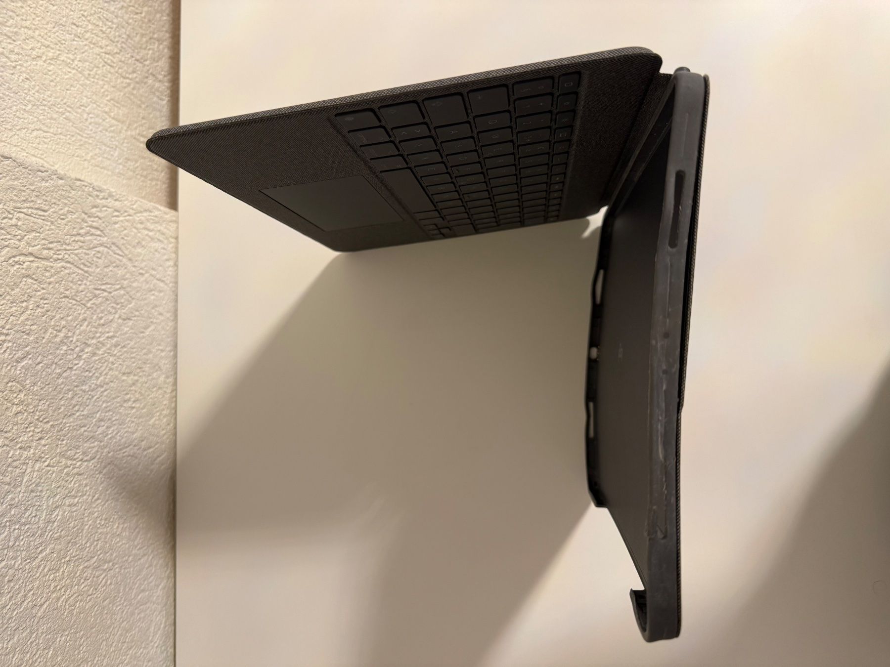 Apple Coques & Sacs: Logitech Combo Touch Keyboard Case for iPad Pro – D'occasion à Genève par ali_5msd 5