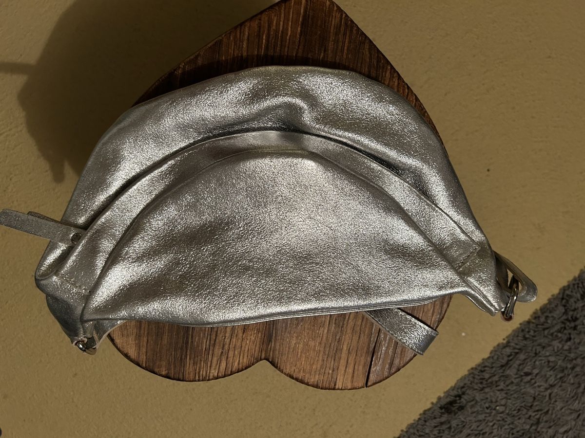 Borse da donna: Bauchtasche Leder Silber neu – Nuovo (secondo la descrizione) da Wohlen b. Bern venduto da Honeypie